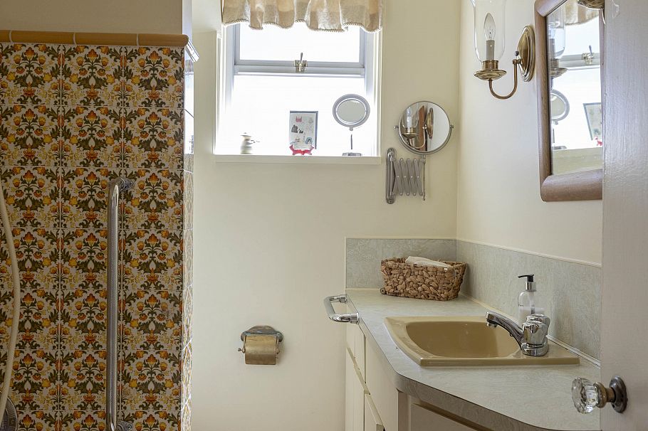 4518 W 12th Avenue Vancouver, BC - 13
