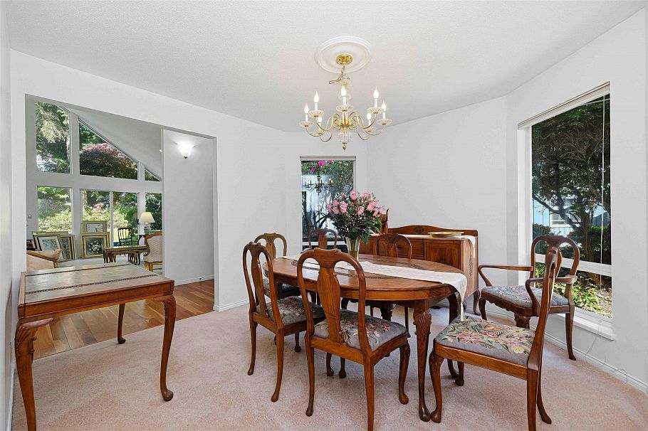 5 1925 Indian River Crescent North Vancouver, BC - 12