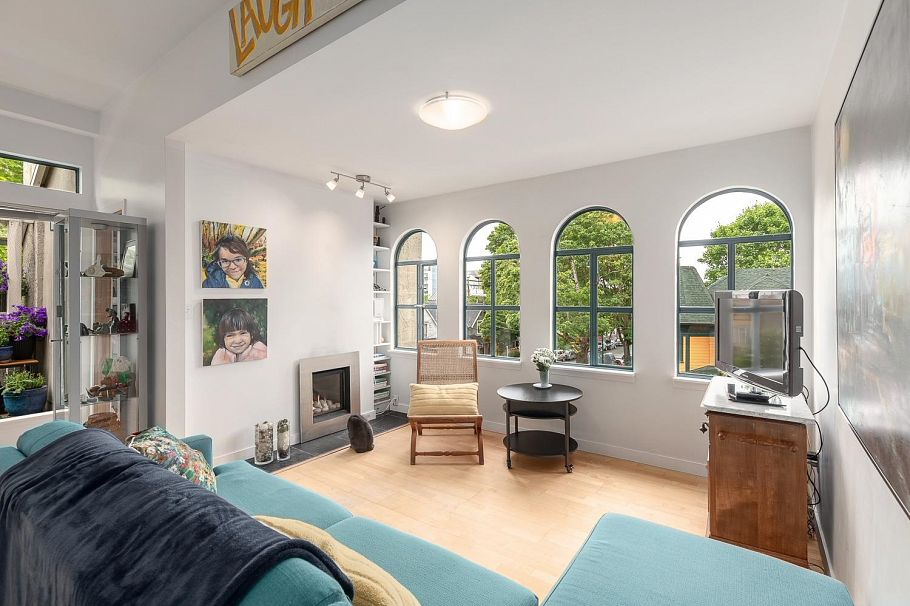 301 700 E Pender Street Vancouver, BC - 2