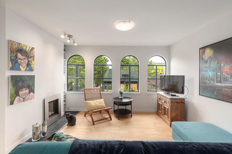 301 700 E Pender Street Vancouver, BC - 3