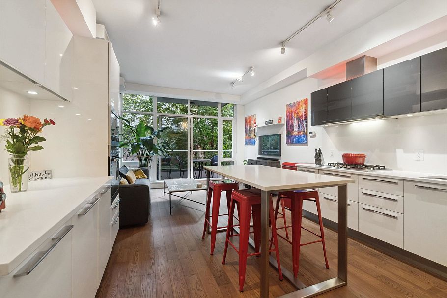 225 108 E 1st Avenue Vancouver, BC - 1
