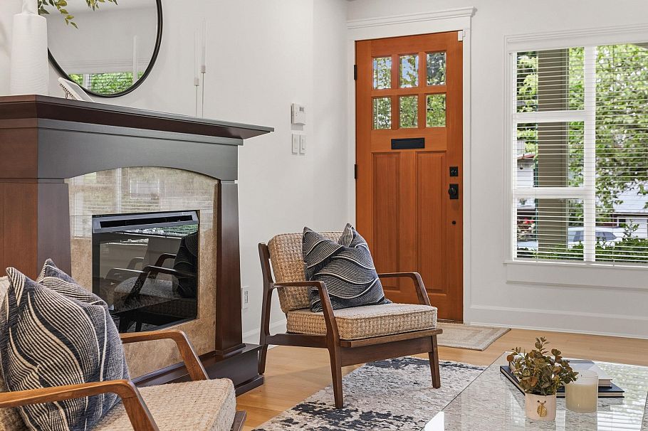 4467 St. George Street Vancouver, BC - 3