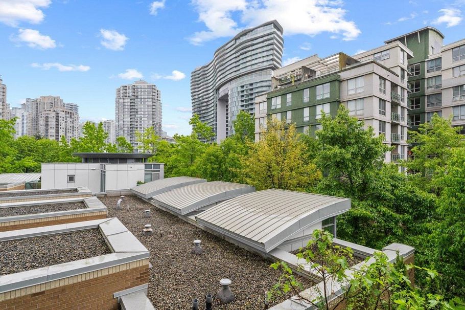 502 1033 Marinaside Crescent Vancouver, BC - 17