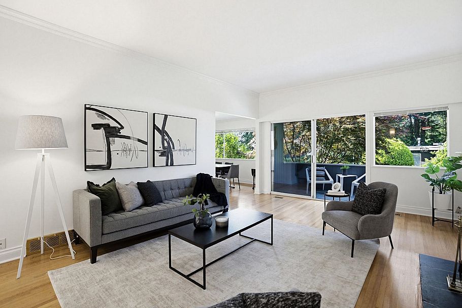 3665 Edgemont Boulevard North Vancouver, BC - 3