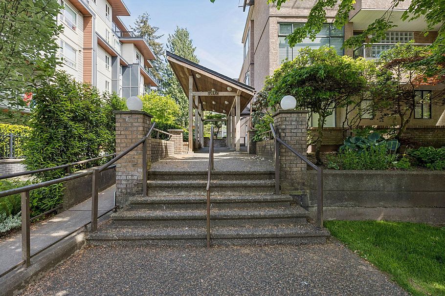 303 1702 Chesterfield Avenue North Vancouver, BC - 37
