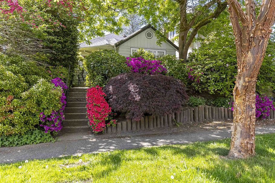 4518 W 12th Avenue Vancouver, BC - 1