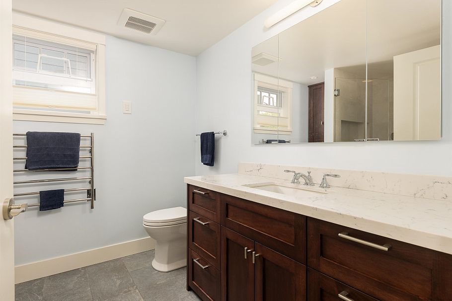 4490 W 8th Avenue Vancouver, BC - 22