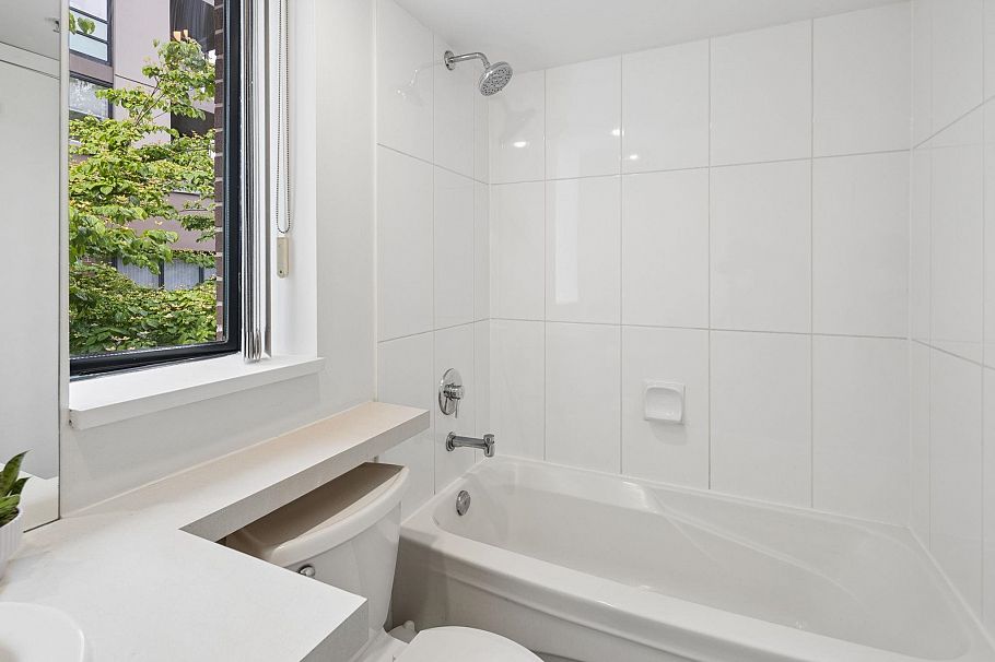 153 W 2nd Street North Vancouver, BC - 23