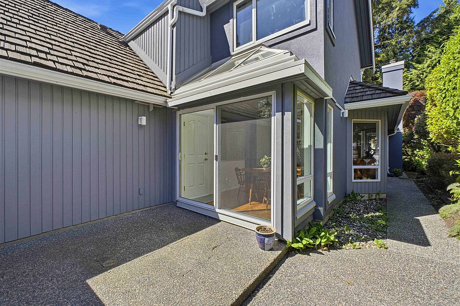 5 1925 Indian River Crescent North Vancouver, BC - 2