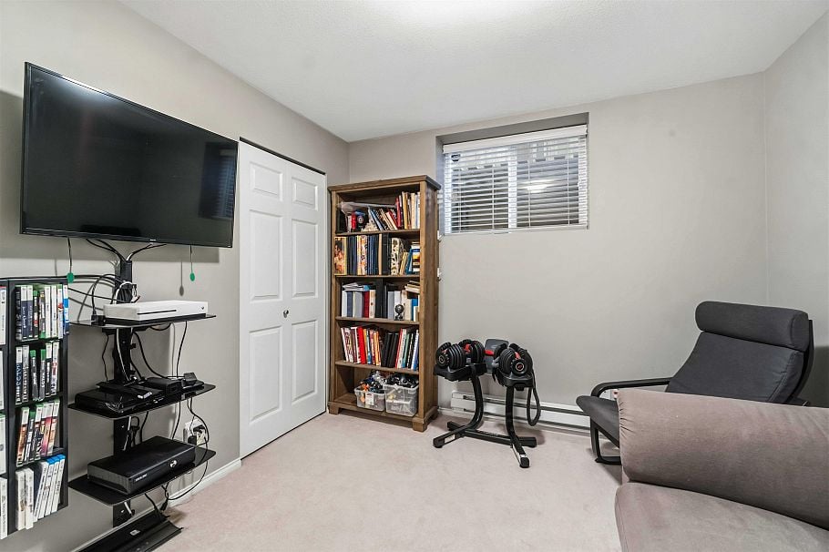 4268 Hoskins Road North Vancouver, BC - 5