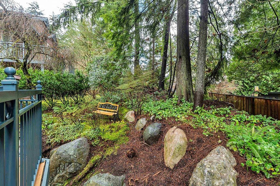 1102 Strathaven Drive North Vancouver, BC - 23