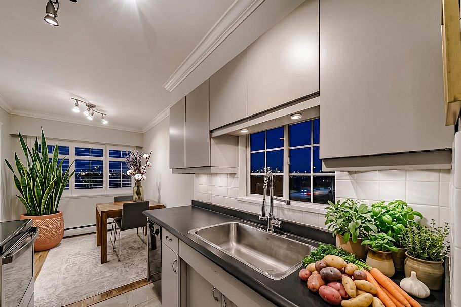 305 2430 Point Grey Road Vancouver, BC - 4