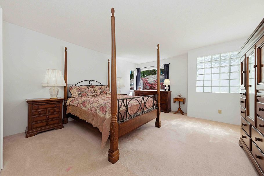 5 1925 Indian River Crescent North Vancouver, BC - 15