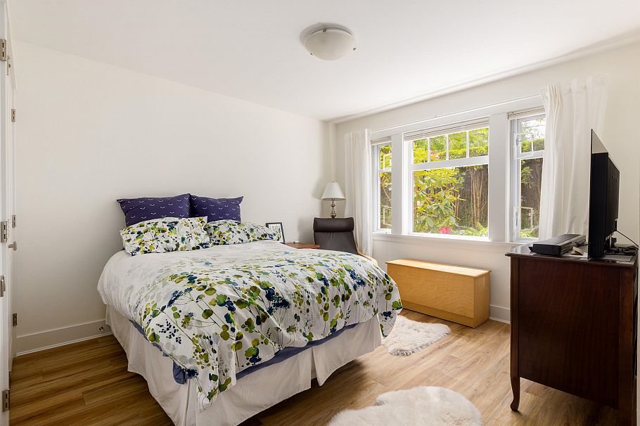 4490 W 8th Avenue Vancouver, BC - 25
