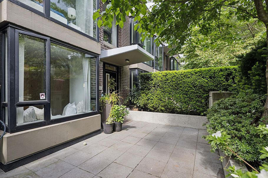 153 W 2nd Street North Vancouver, BC - 31