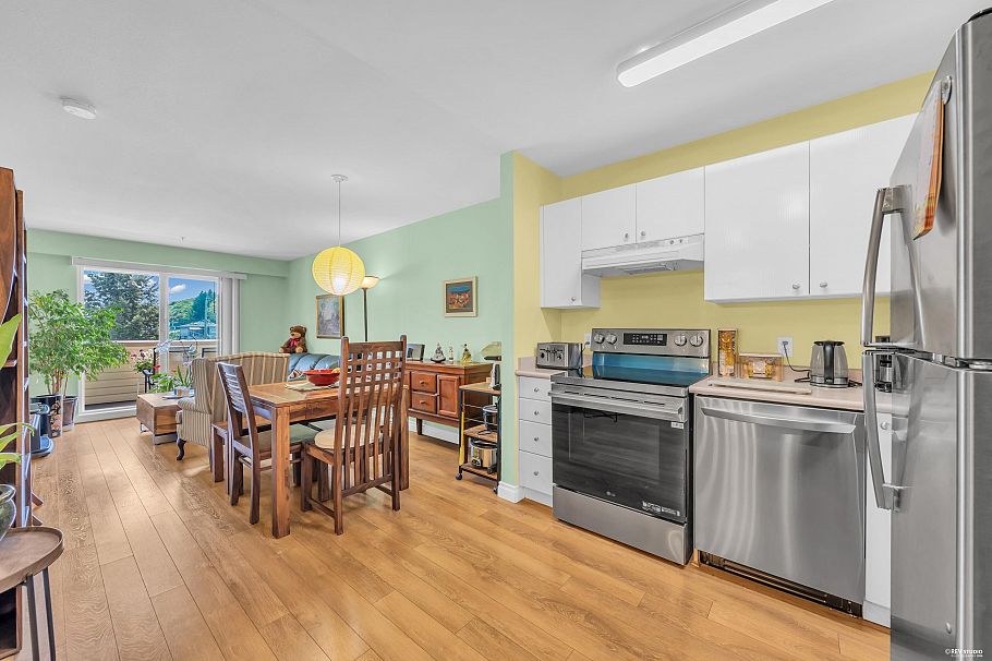 202 3624 Fraser Street Vancouver, BC - 3
