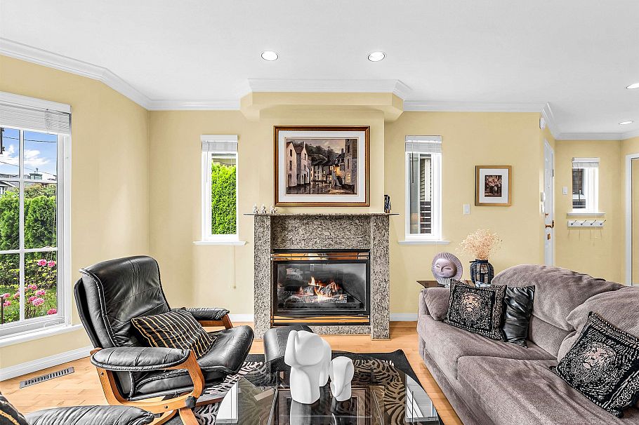 332 E 12th Street North Vancouver, BC - 8