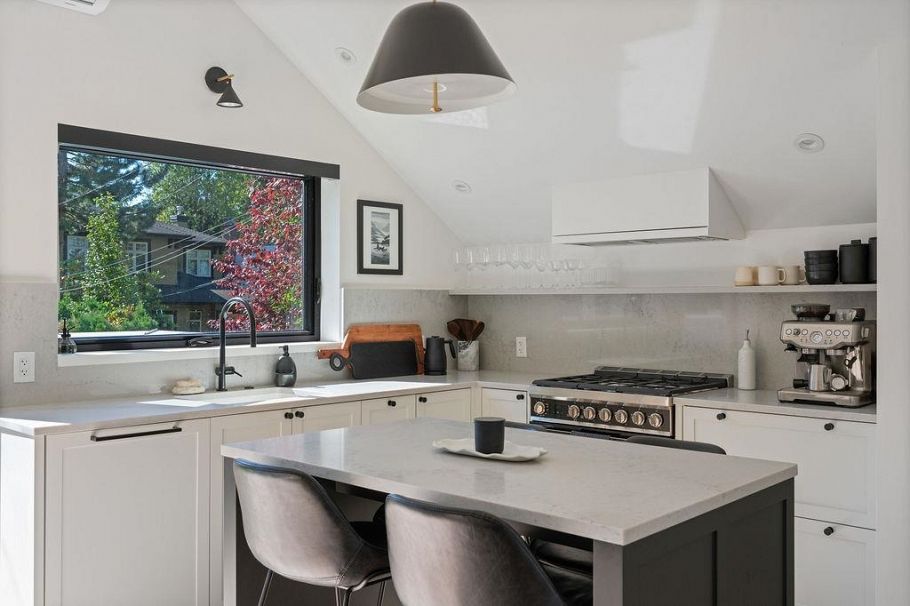 4921 Larch Street Vancouver, BC - 4