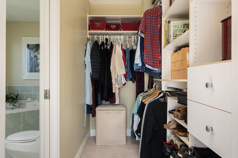228 W Kings Road North Vancouver, BC - 24
