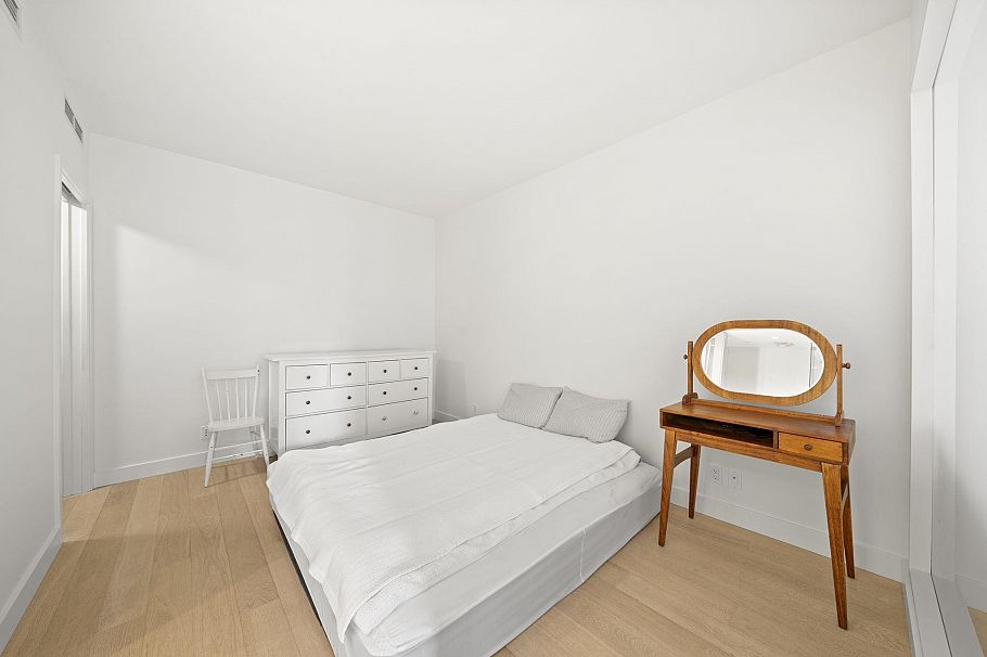 201 1409 W Pender Street Vancouver, BC - 5