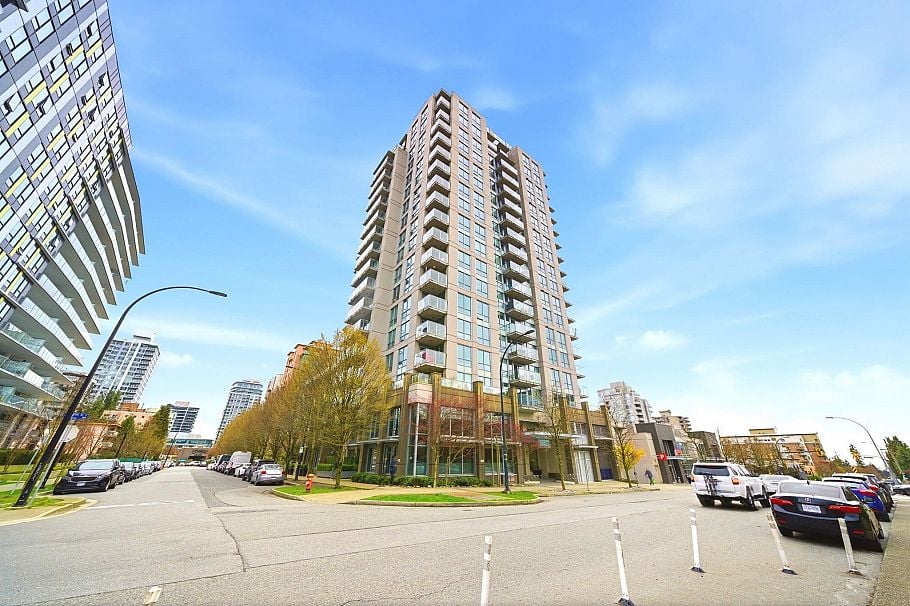 705 135 E 17th Street North Vancouver, BC - 1