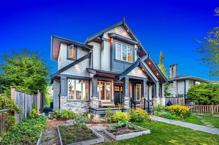 738 E 13th Street North Vancouver, BC - 23