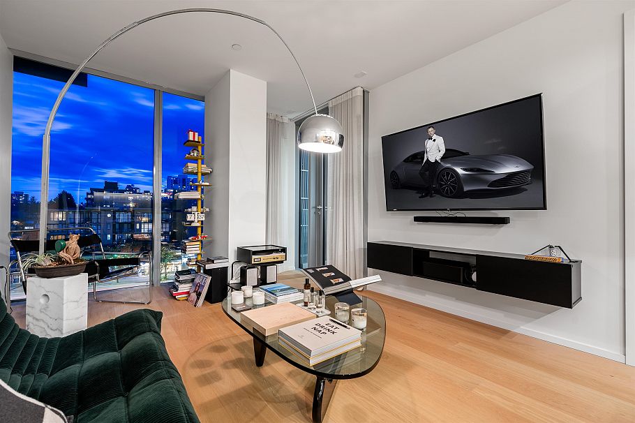 708 1568 Alberni Street Vancouver, BC - 2