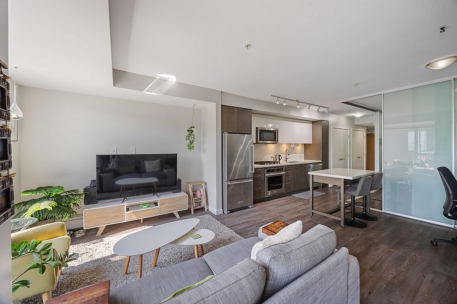 619 384 E 1st Avenue Vancouver, BC - 2