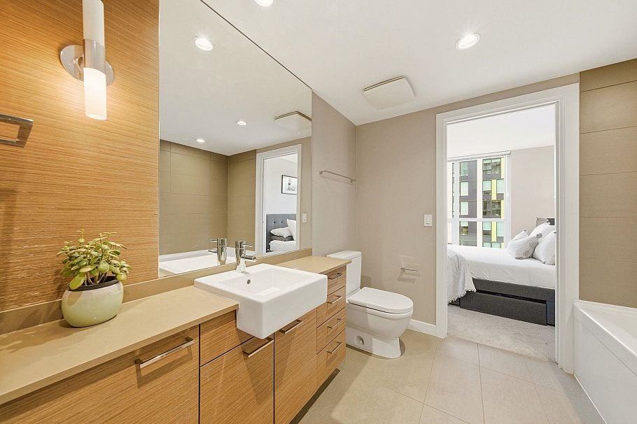 705 135 E 17th Street North Vancouver, BC - 18