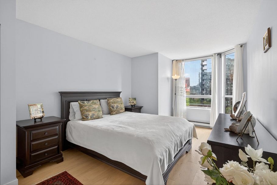 1005 811 Helmcken Street Vancouver, BC - 10