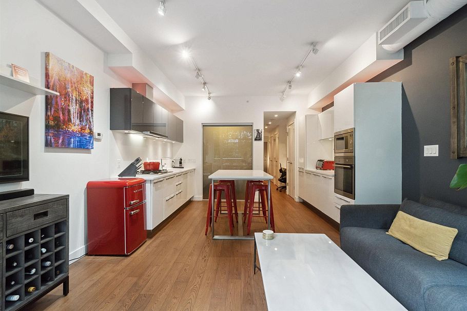 225 108 E 1st Avenue Vancouver, BC - 5
