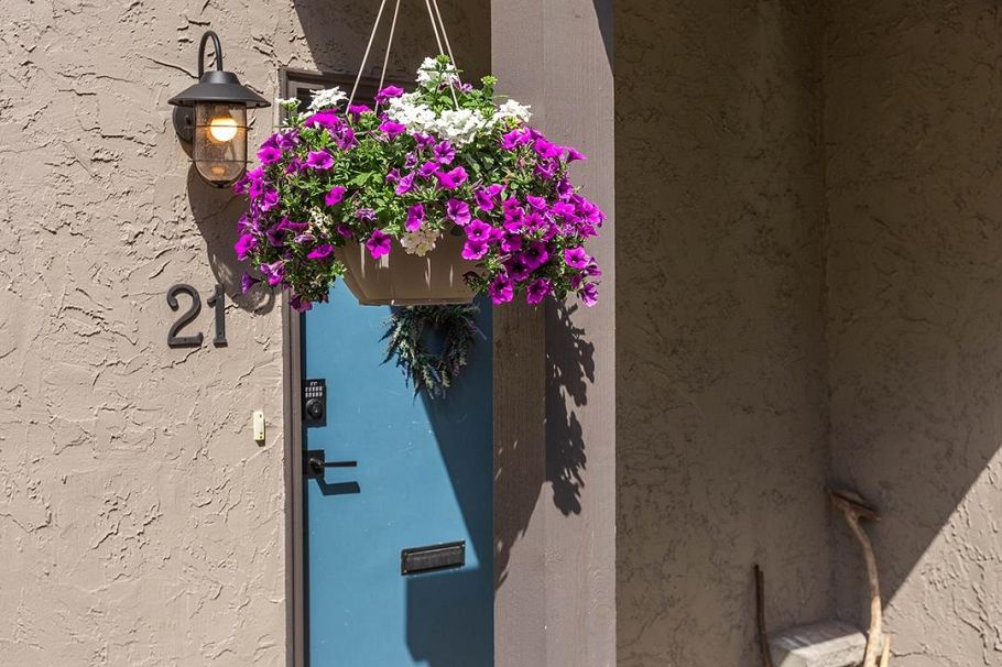 21 230 W 14th Street North Vancouver, BC - 2