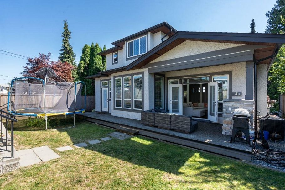 738 E 13th Street North Vancouver, BC - 21