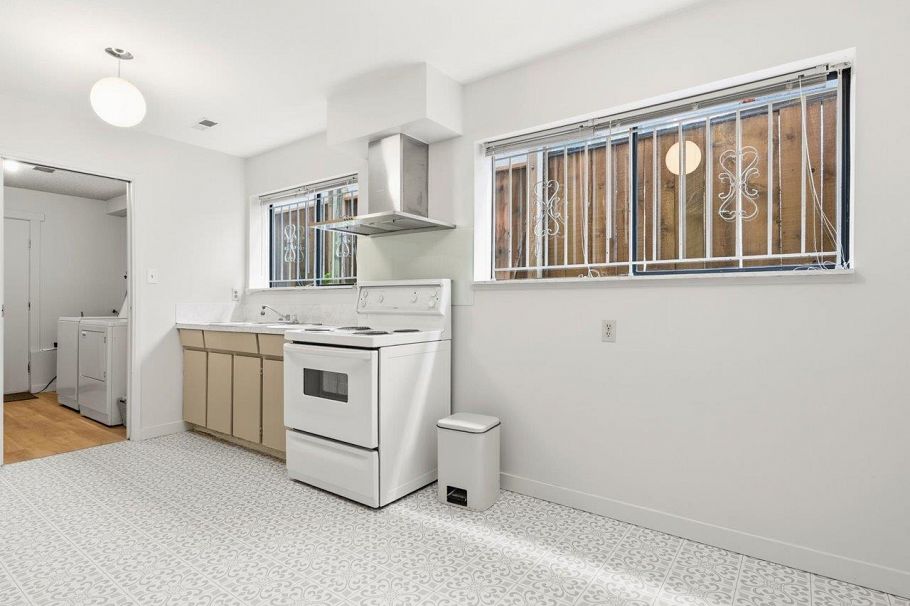 7611 Oak Street Vancouver, BC - 27