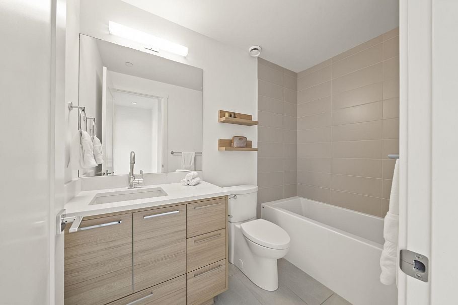 7 856 Orwell Street North Vancouver, BC - 16
