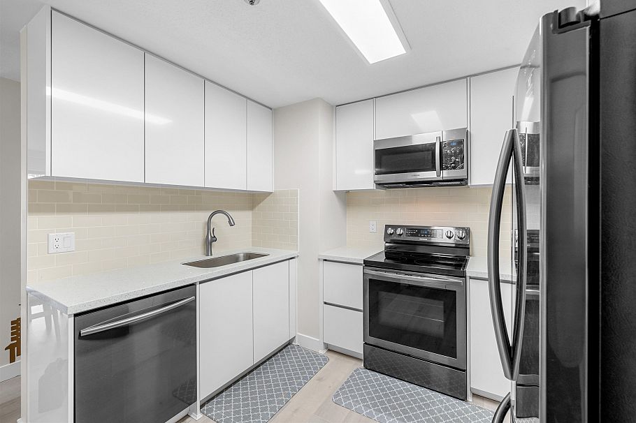 206 3668 Rae Avenue Vancouver, BC - 2