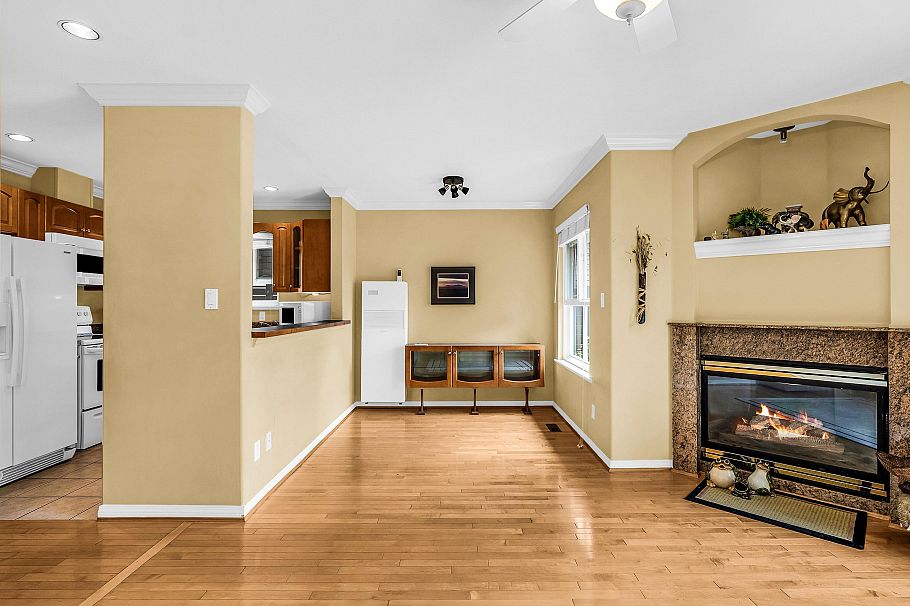 332 E 12th Street North Vancouver, BC - 19