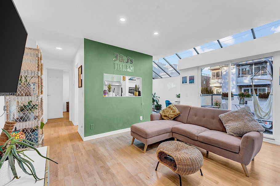 204 2125 York Avenue Vancouver, BC - 3