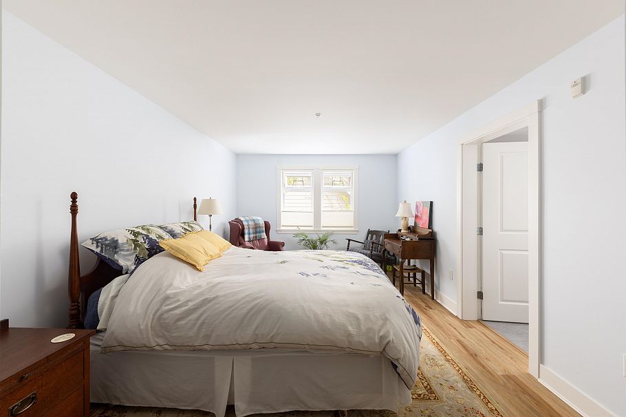 4490 W 8th Avenue Vancouver, BC - 20