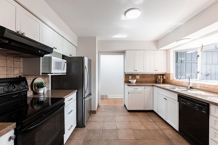 3665 Edgemont Boulevard North Vancouver, BC - 7