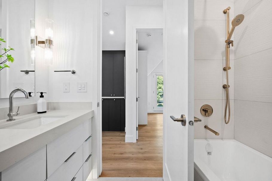 1135 W 33rd Avenue Vancouver, BC - 34