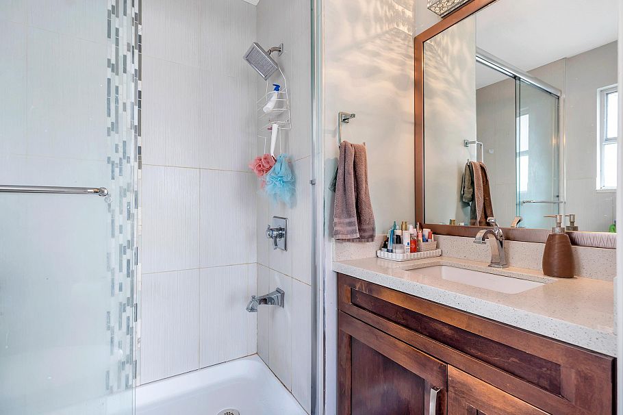 7162 Gladstone Street Vancouver, BC - 23