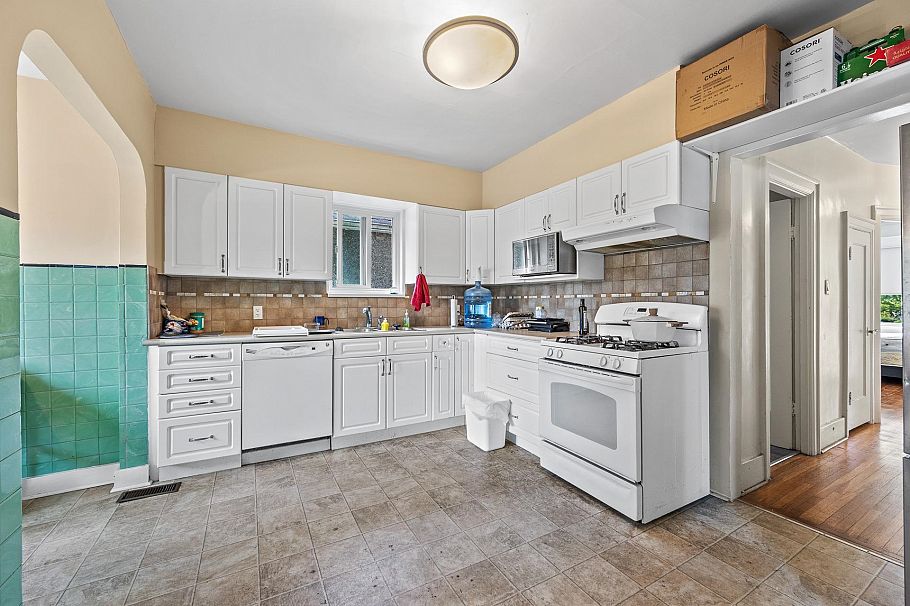 3579 W 18th Avenue Vancouver, BC - 3