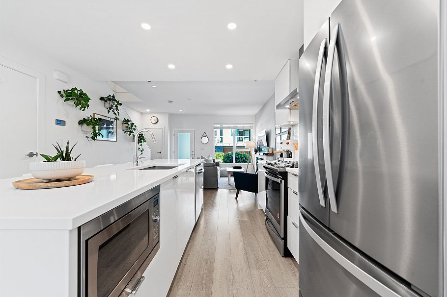 23 3596 Salal Drive North Vancouver, BC - 21