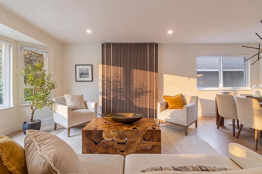 1535 Ostler Court North Vancouver, BC - 3