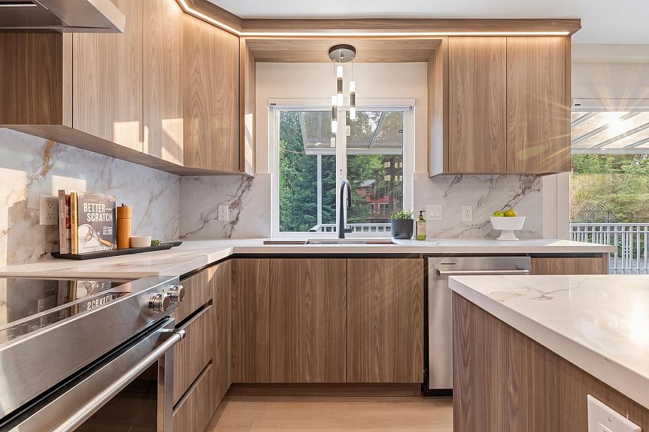 1535 Ostler Court North Vancouver, BC - 7