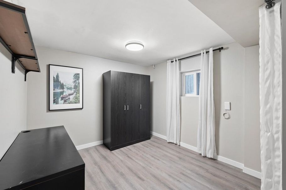 2036 E Broadway Vancouver, BC - 25
