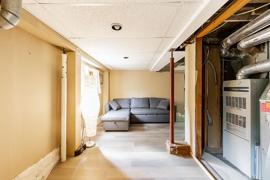 264 W Queens Road North Vancouver, BC - 28