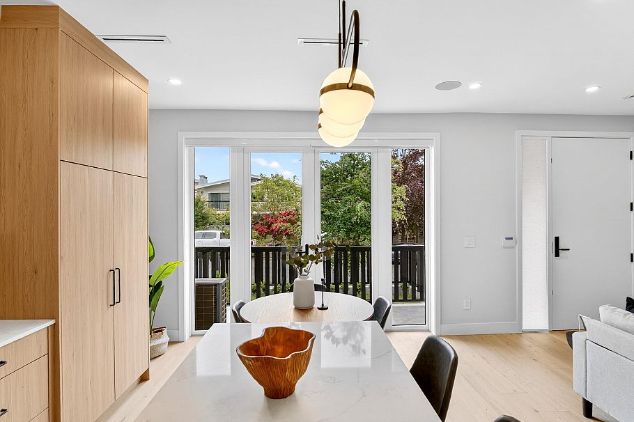 1 2741 E 7th Avenue Vancouver, BC - 1