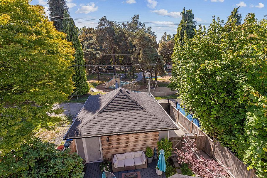 1372 E 10th Avenue Vancouver, BC - 25